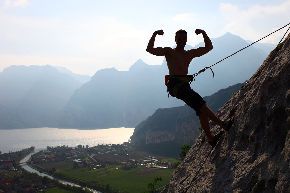 man-hiking-success-silhouette-in-mountains-P8E5JEV.thumb.jpg.ac3aa2450da880aeb7db7a2af9a31cef.jpg