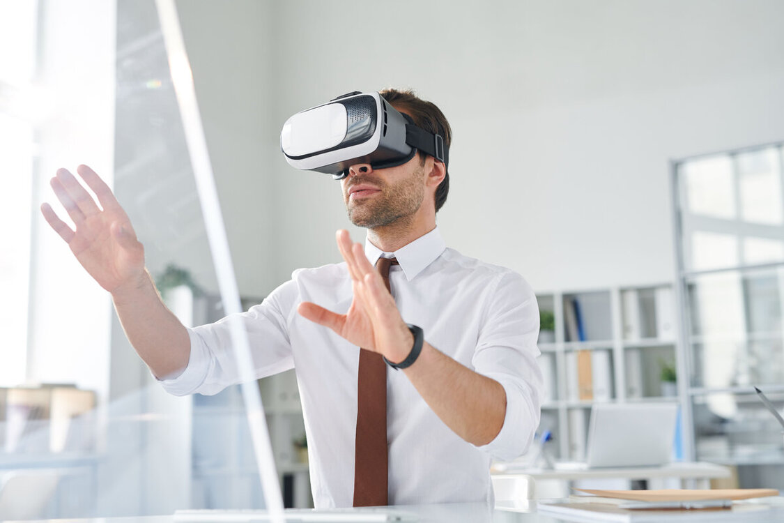 young-businessman-with-vr-goggle-watching-virtual-5NHVGD3.thumb.jpg.78e456900e6ca27263cf26b187922286.jpg