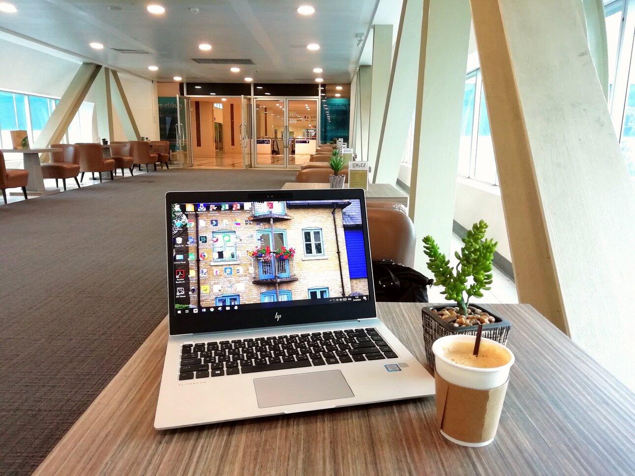 chairs-coffee-coffee-cup-1477284.thumb.jpg.afed0cbf9d44aedb68774869f650eae2.jpg
