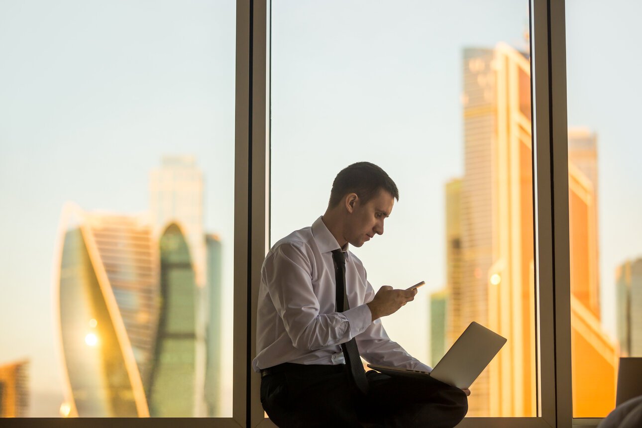 successful-businessperson-in-his-office-P26LMHM.thumb.jpg.c1ef5cecf2a5a292ac4620fb99c3c7eb.jpg