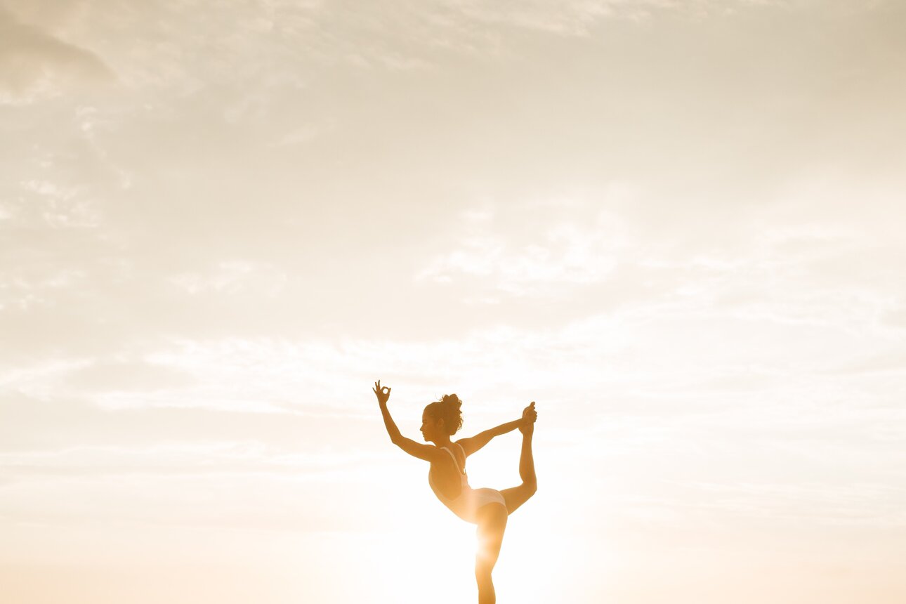 photo-of-woman-posing-during-golden-hour-3326362.thumb.jpg.cecd052c92265ceb561624b517e642fb.jpg