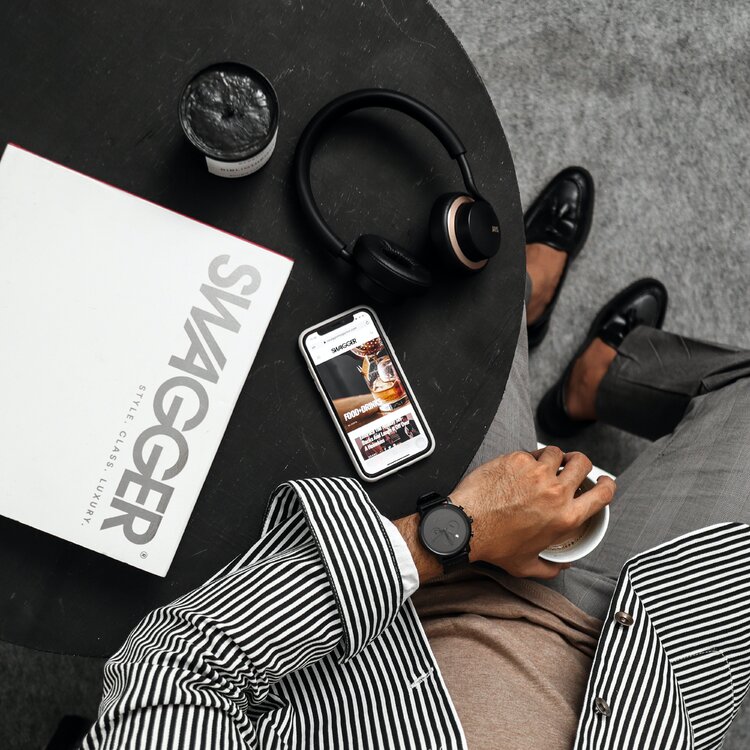 iphone-6-on-black-table-3568518.thumb.jpg.a27ecbca31497a3c6e680adeb83cf9cd.jpg